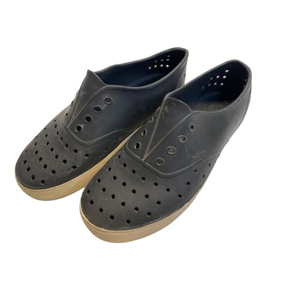 Native Shoes Boys 6 J6 Black Jefferson Slip On Waterproof Play Active Everyday - Picture 1 of 11